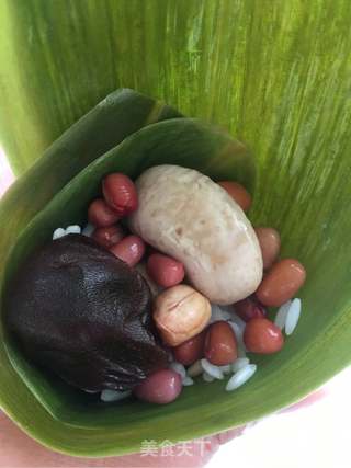 红豆蜜枣粽子的做法步骤:16