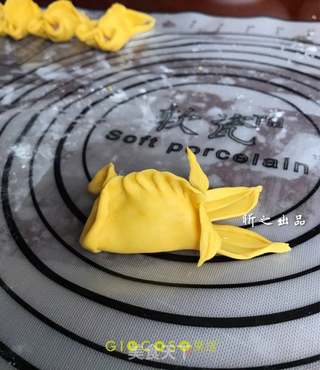 金鱼饺子的做法步骤:8