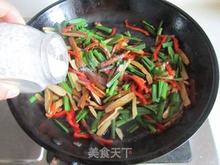 红椒韭菜炒香干的做法步骤：6