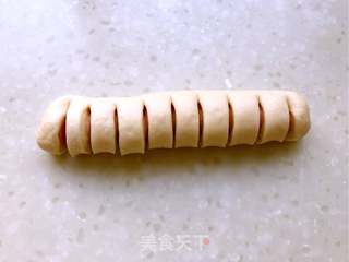 #ACA第四届烘焙大赛#造色情怀 杂蔬热狗包的做法步骤:4