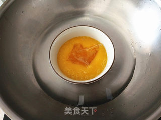 #第四届烘焙大赛暨是爱吃节# 芒果双色慕斯杯的做法步骤:4