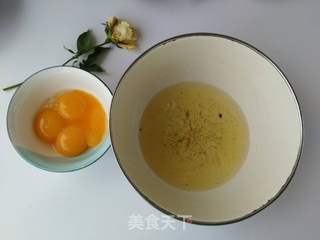 #第四届烘焙大赛暨是爱吃节#豆乳盒子蛋糕的做法步骤：2