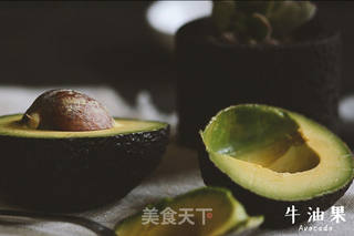 充满森林气息的香蕉牛油果汁的做法步骤:2