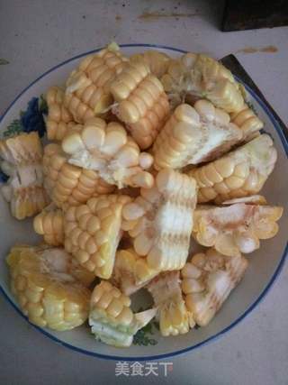 鲤鱼豆腐玉米汤的做法步骤：1
