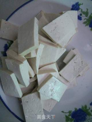 鲤鱼豆腐玉米汤的做法步骤:2