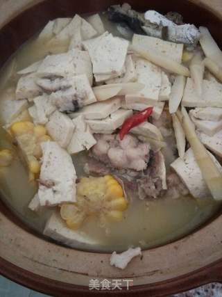 鲤鱼豆腐玉米汤的做法步骤:8
