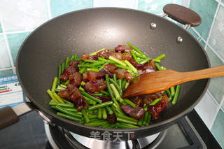 蒜苔炒腊肉的做法步骤:5