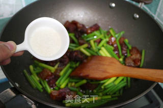 蒜苔炒腊肉的做法步骤：7