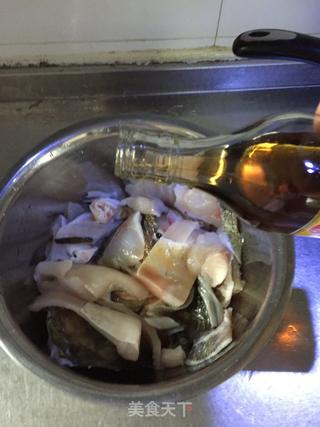秘制火锅鱼的做法步骤：2