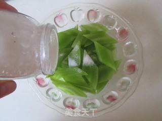 红油莴苣拌腰花的做法步骤:2