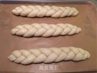 三股辫子面包的做法步骤:7