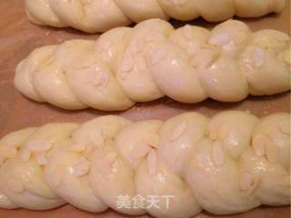 三股辫子面包的做法步骤:12