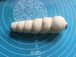 #第四届烘焙大赛暨是爱吃节#田螺姑娘面包的做法步骤：7
