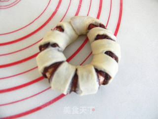 #第四届烘焙大赛暨是爱吃节#豆沙面包圈的做法步骤：10