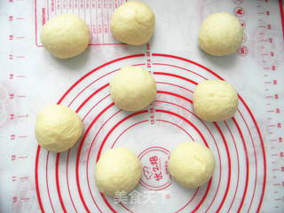 #第四届烘焙大赛暨是爱吃节#豆沙面包圈的做法步骤：3