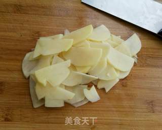 一个人的午餐——西红柿土豆盖浇饭的做法步骤：2