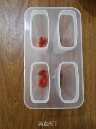 枸杞芒果酸奶冰糕的做法步骤:6