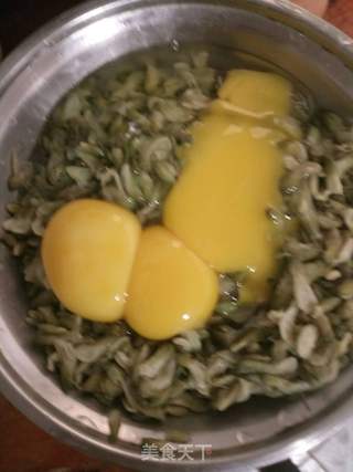 槐花饼的做法步骤：3