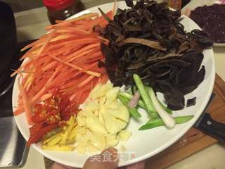 鱼香肉丝的做法步骤:3