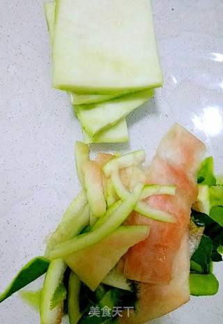 西瓜皮干的做法步骤:2