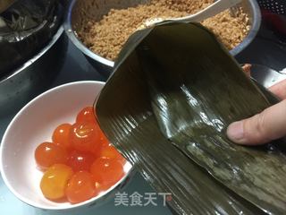 蛋黄排骨粽的做法步骤：9