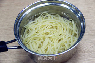 高迪格的牛排大餐的做法步骤:2