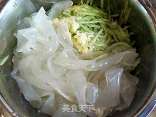 黄瓜拉皮的做法步骤:2