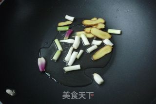 香葱干煸虾的做法步骤：2