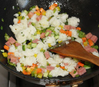 酱油咖喱火腿炒饭的做法步骤:10