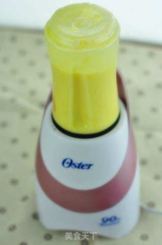 [Oster 女神食谱] 七日美肤系列之黄椒菠萝汁的做法步骤：3