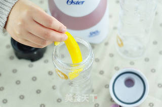 [Oster 女神食谱] 七日美肤系列之黄椒猕猴桃汁的做法步骤：1