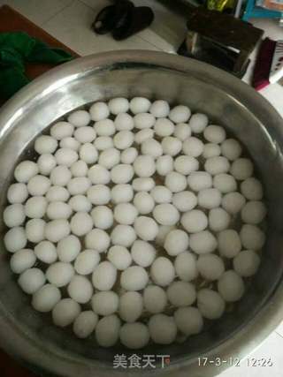 江南水乡鱼圆的做法步骤：4