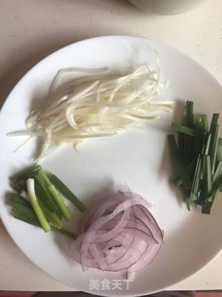 地道美味的干炒牛河的做法步骤:4