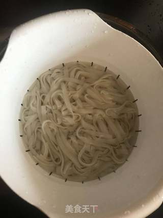 地道美味的干炒牛河的做法步骤:5