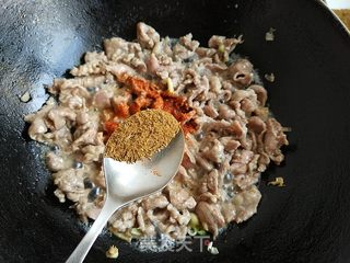 孜然羊肉盖浇面的做法步骤:6