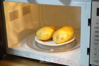香肠烤土豆的做法步骤:2