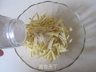 火腿杂蔬红薯披萨的做法步骤:2