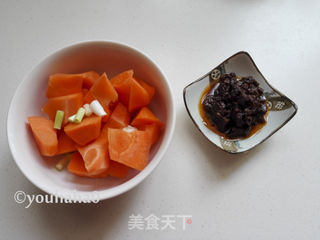 香菇胡萝卜盖浇饭的做法步骤:2
