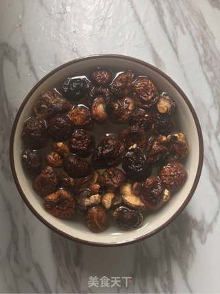 鲜肉香菇粽的做法步骤:4