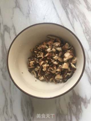 鲜肉香菇粽的做法步骤:8