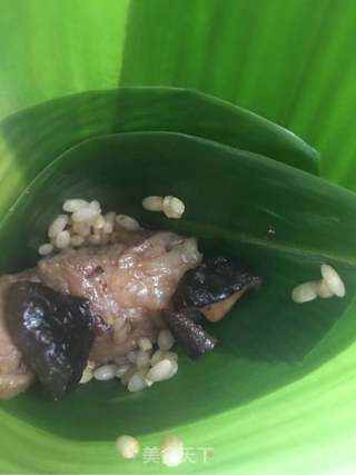 鲜肉香菇粽的做法步骤:18