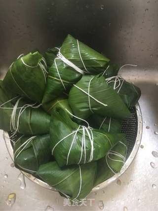 鲜肉香菇粽的做法步骤:22