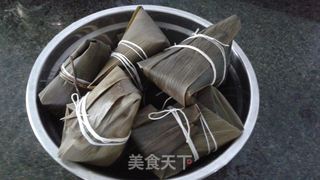花生绿豆腩肉粽的做法步骤:2