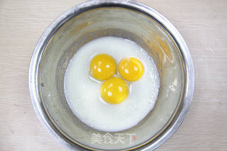 #ACA第四届烘焙大赛#造色情怀 软绵绵的肉松蛋糕的做法步骤:2