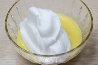 #ACA第四届烘焙大赛#造色情怀 软绵绵的肉松蛋糕的做法步骤:5