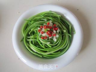 凉拌蒜薹的做法步骤:6