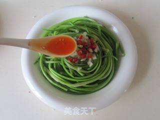 凉拌蒜薹的做法步骤:7