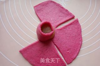#ACA第四届烘焙大赛#造色情怀 火龙果花朵排包的做法步骤：13