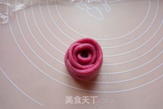 #ACA第四届烘焙大赛#造色情怀 火龙果花朵排包的做法步骤：16