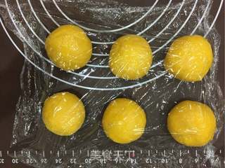 #ACA第四届烘焙大赛#造色情怀 活力向日葵面包的做法步骤：9